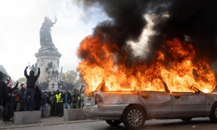 A REPÚBLICA FRANCESA EM CHAMAS